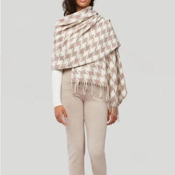 ❌SOLD❌ SOIA & KYO Sania Woven Jacquard Houndstooth Scarf (NWT) - Picture 2 of 6